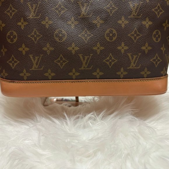Louis Vuitton Monogram Alma Handbag - Picture 8 of 16